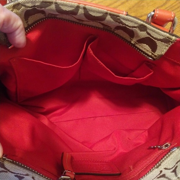 Beautiful Coach Hampton Signature Satchel Handbag - Picture 2 of 7